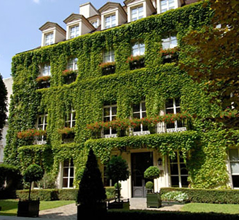 Le Pavillon De La Reine